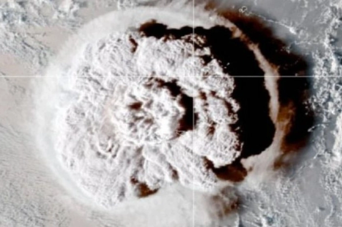 Извержение подводного вулкана Тонга в Тихом океане сотрясло космос - ВИДЕО